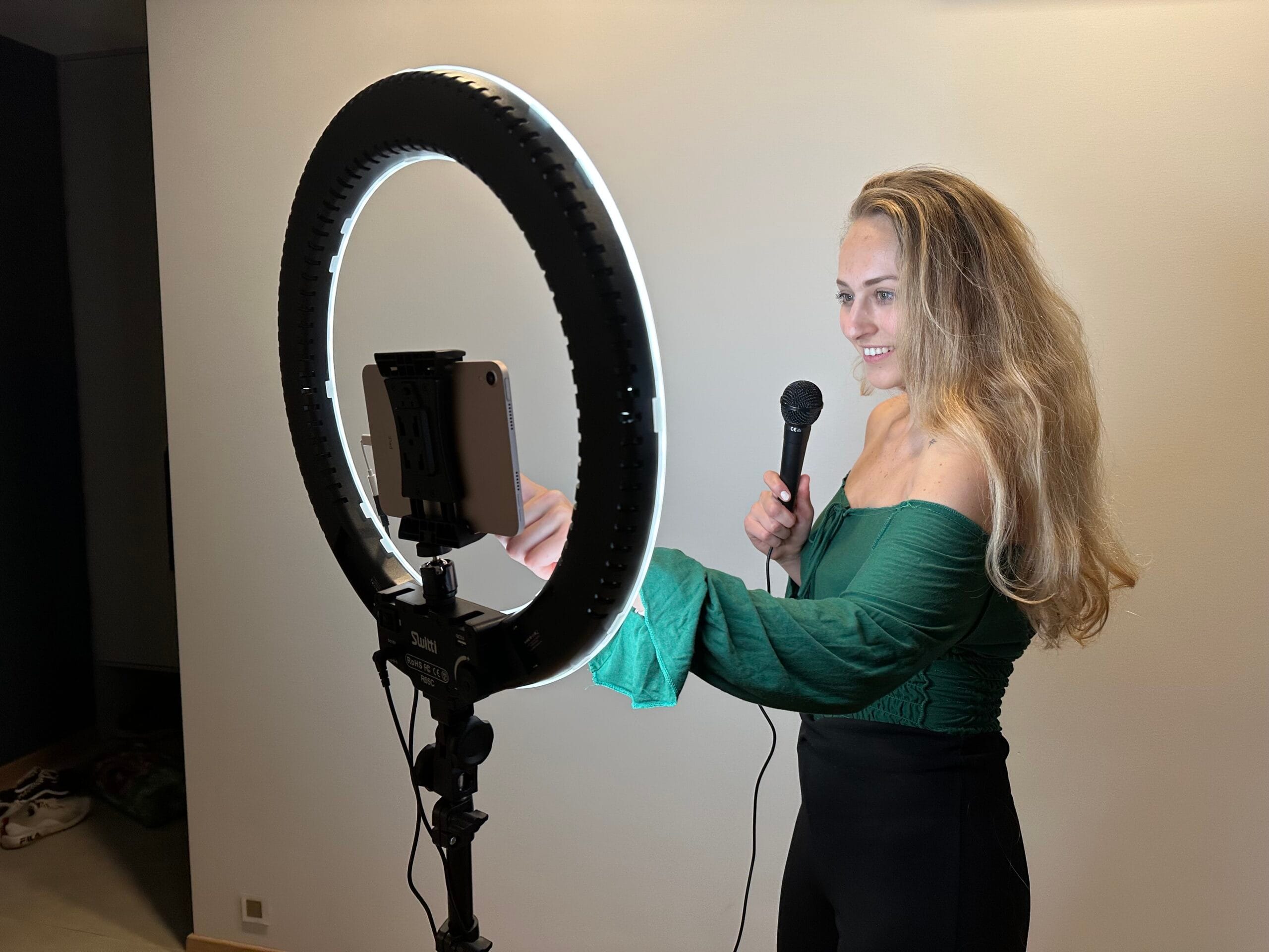 Video sveciu knyga sventems